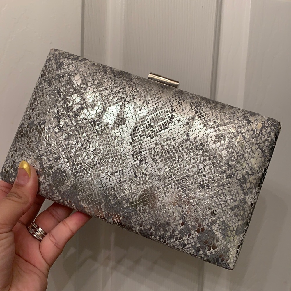 SNAKEPRINT SILVER CLUTCH